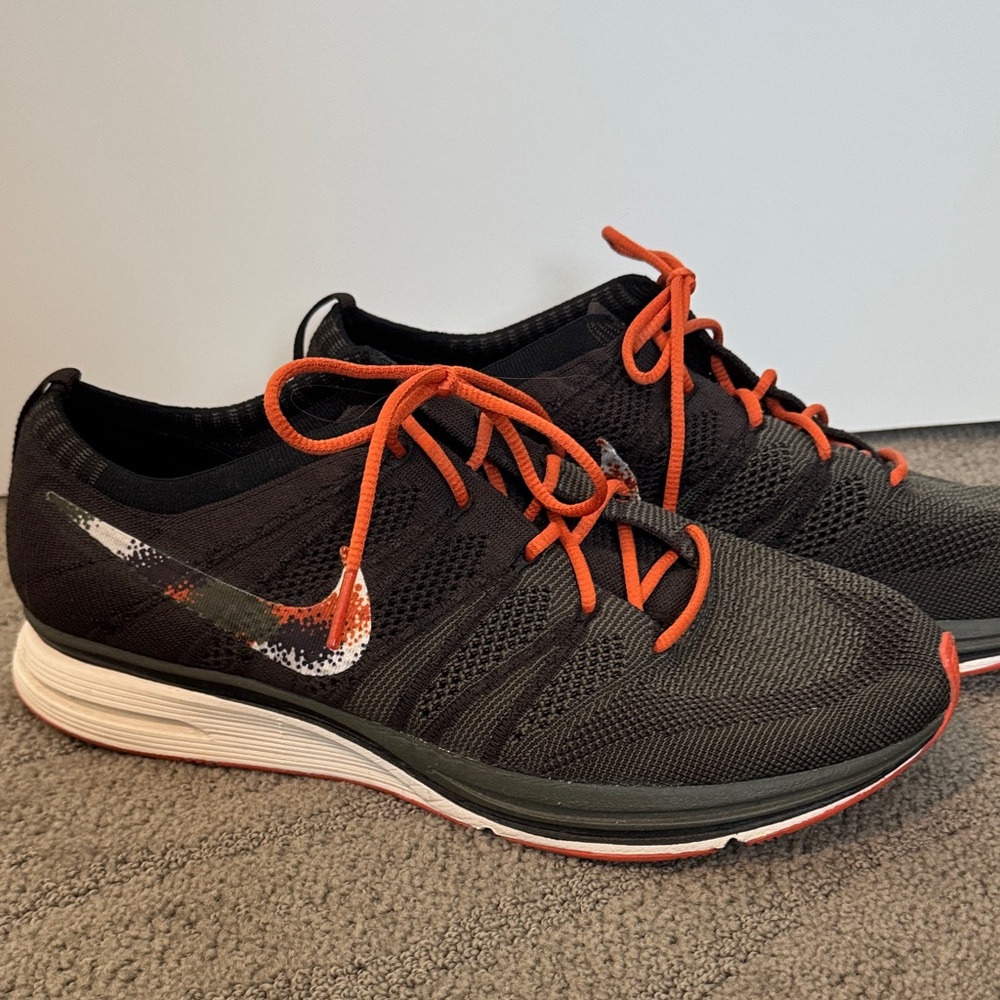 Nike olive green and orange Flyknit Trainer Athletic Sneakers, mens sz 10
